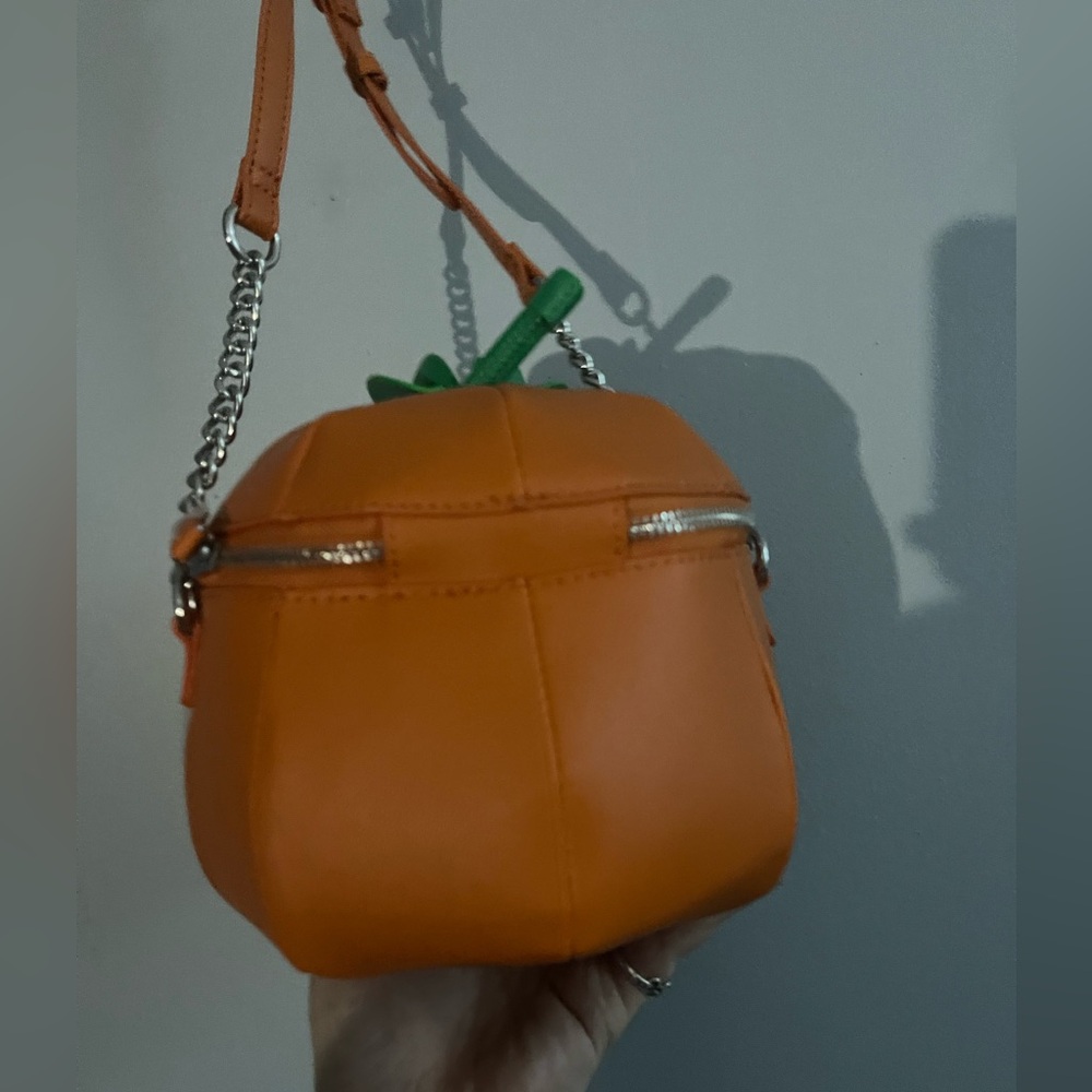 Mad Engine orange pumpkin jack-o’-lantern crossbody bag NEW Halloween viral - Picture 3 of 3